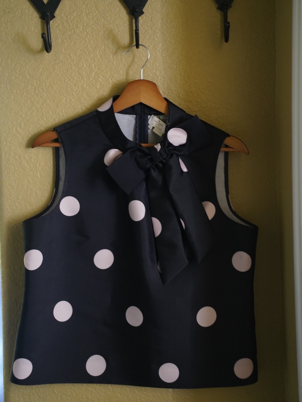 Kate Spade Sleeveless Top - Navy Pink Dot Bow Neck - Picture 2 of 4